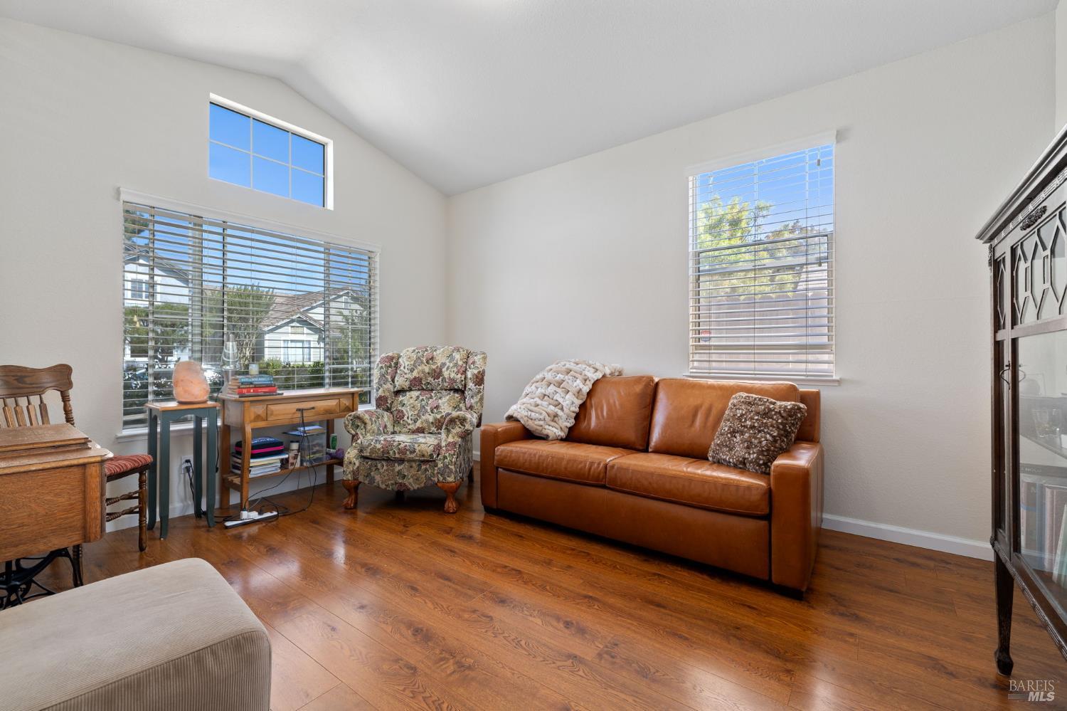Detail Gallery Image 17 of 47 For 1628 Andover Way, Petaluma,  CA 94954 - 4 Beds | 2 Baths