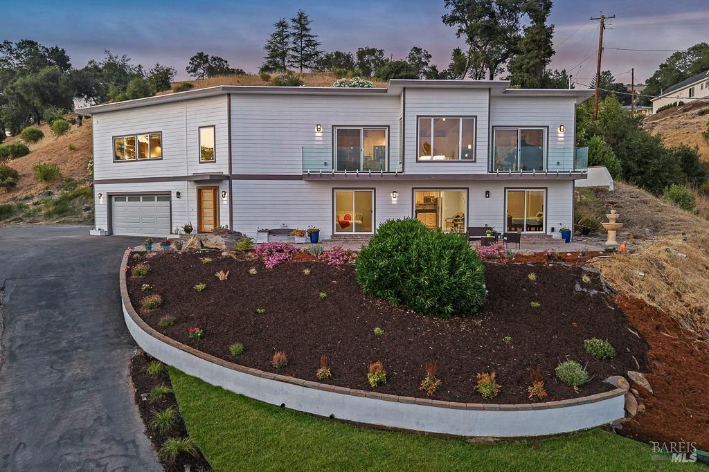 Detail Gallery Image 2 of 75 For 5560 Crystal Dr, Santa Rosa,  CA 95404 - 3 Beds | 2/1 Baths