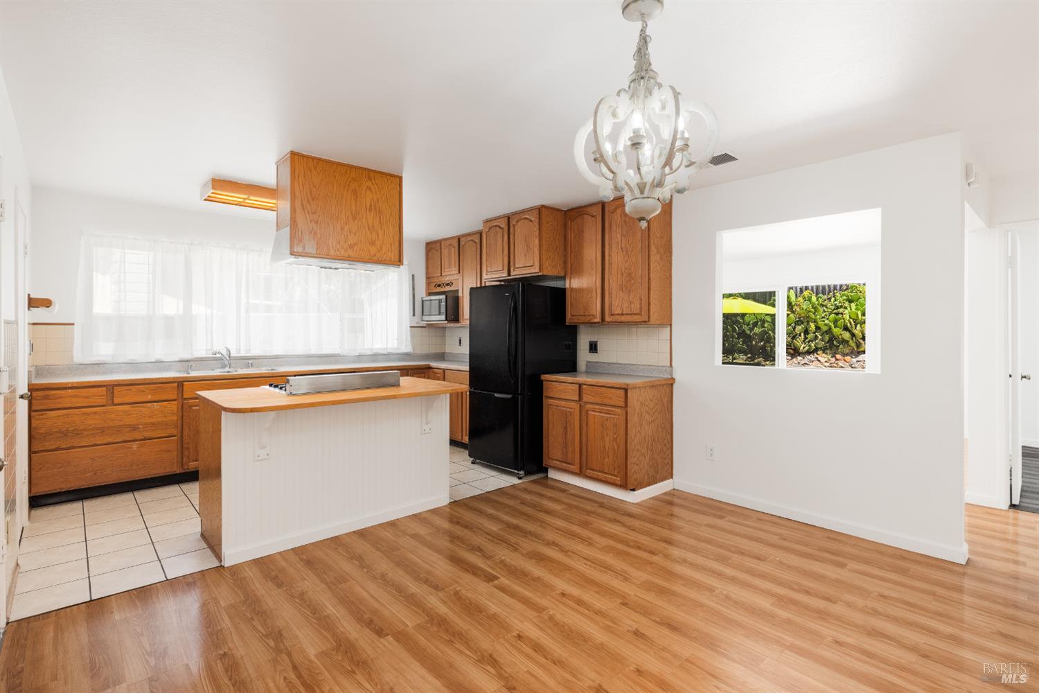 Detail Gallery Image 6 of 19 For 1523 Wimbledon Ct, Santa Rosa,  CA 95401 - 4 Beds | 2 Baths