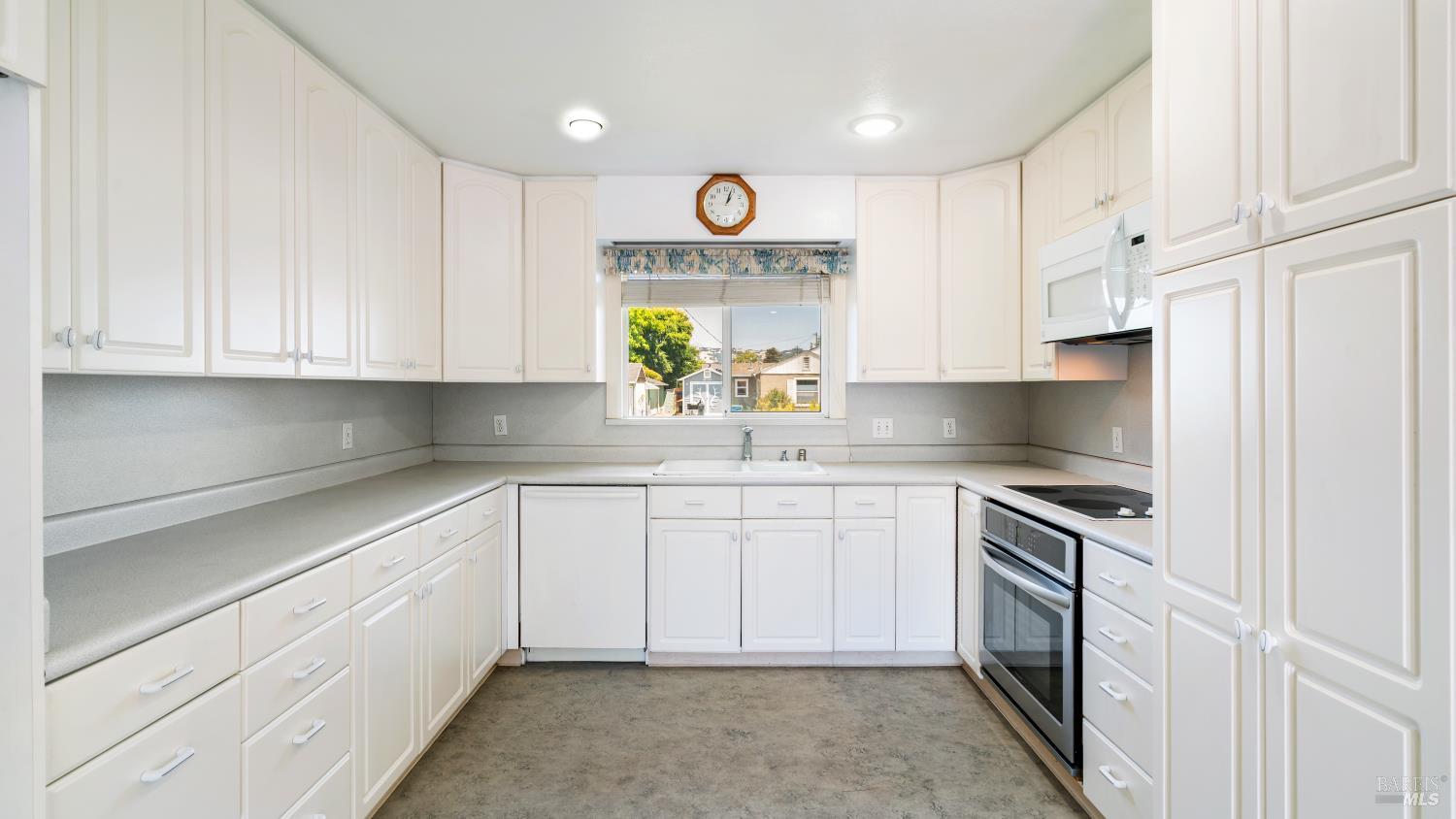 Detail Gallery Image 11 of 31 For 114 Edith St, Petaluma,  CA 94952 - 3 Beds | 2/1 Baths