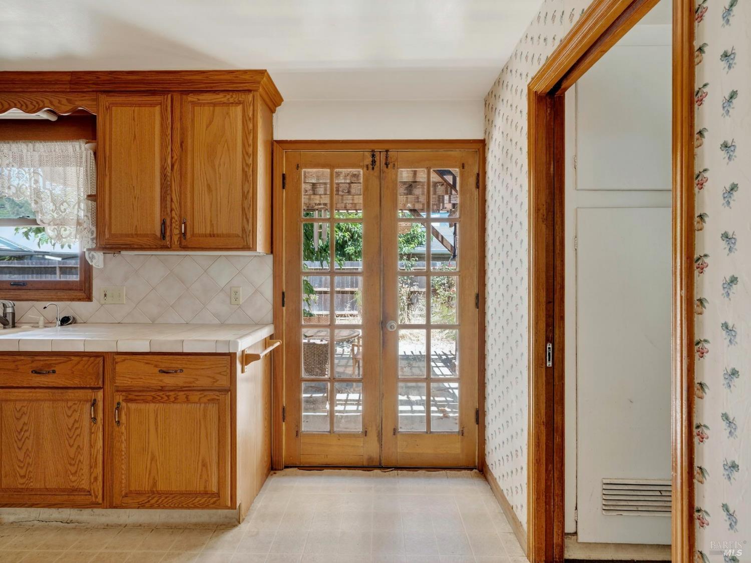 Detail Gallery Image 11 of 30 For 206 Champlain Ave, Cloverdale,  CA 95425 - 3 Beds | 1 Baths