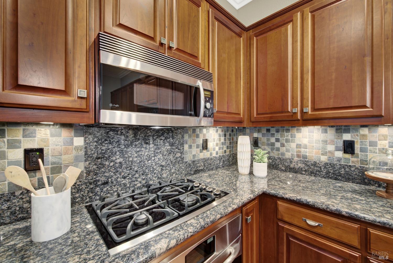 Detail Gallery Image 34 of 77 For 949 Lancaster St, Vacaville,  CA 95687 - 4 Beds | 2 Baths