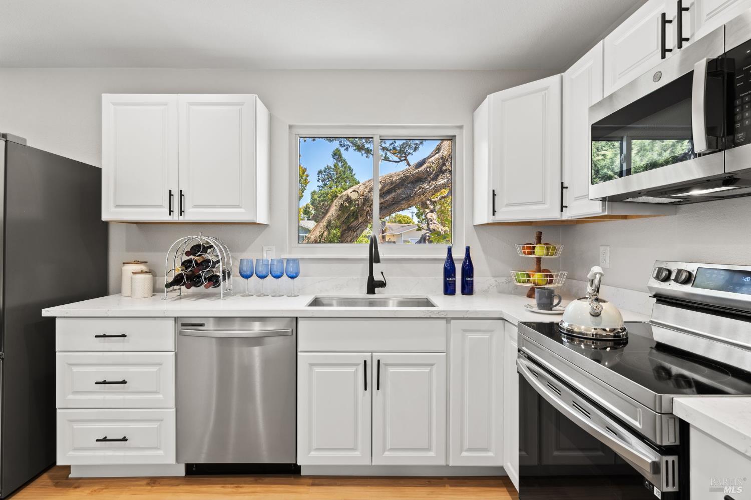 Detail Gallery Image 30 of 54 For 7449 Adrian Dr, Rohnert Park,  CA 94928 - 3 Beds | 2 Baths