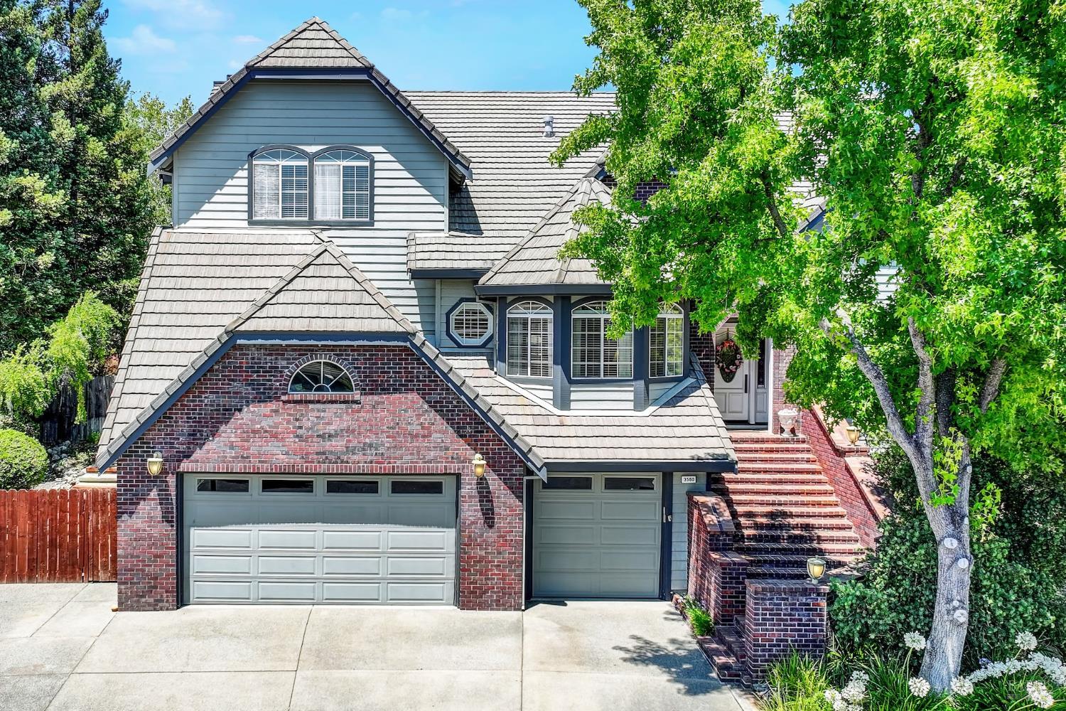 Detail Gallery Image 5 of 71 For 3560 Crownridge Ct, Fairfield,  CA 94534 - 5 Beds | 4 Baths