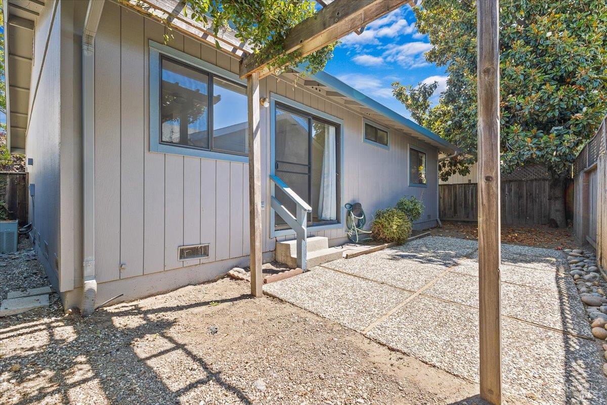 Detail Gallery Image 20 of 21 For 812 Quail Ct, Healdsburg,  CA 95448 - 2 Beds | 2 Baths