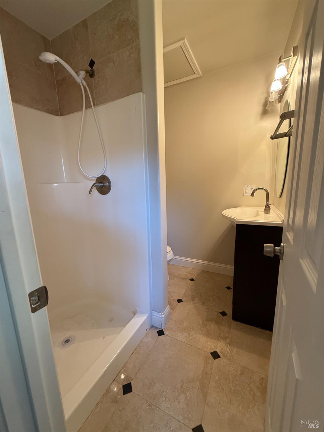 Detail Gallery Image 10 of 23 For 1125 E 5th St a,  Benicia,  CA 94510 - – Beds | – Baths