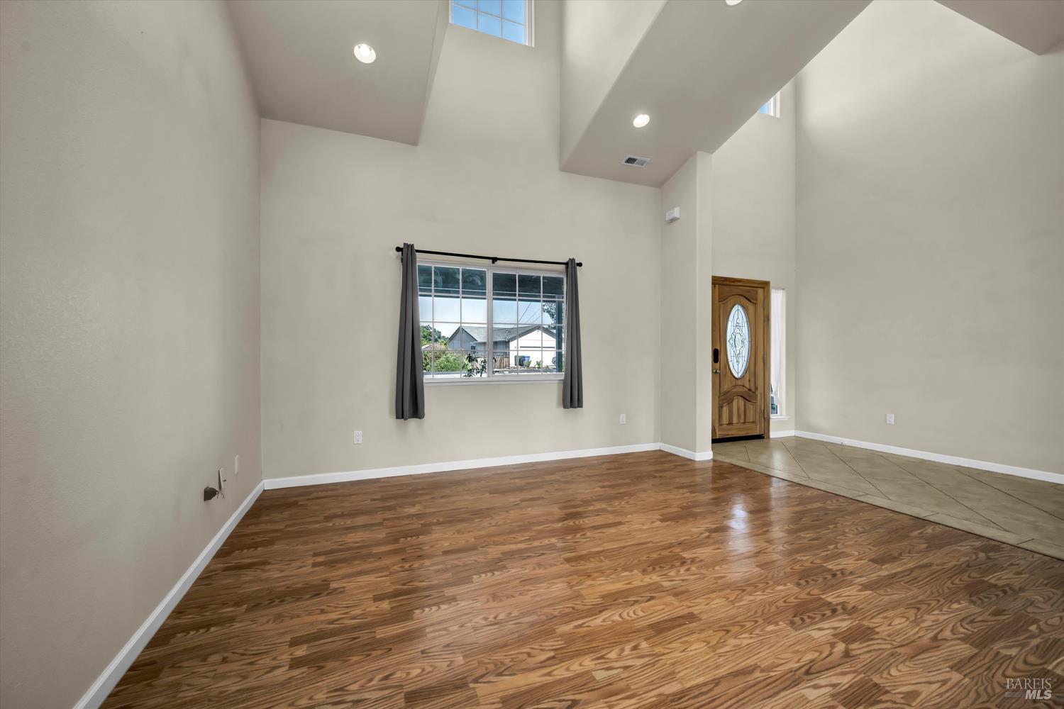 Detail Gallery Image 9 of 38 For 18695 Horseshoe Rd, Hidden Valley Lake,  CA 95467 - 3 Beds | 2/1 Baths