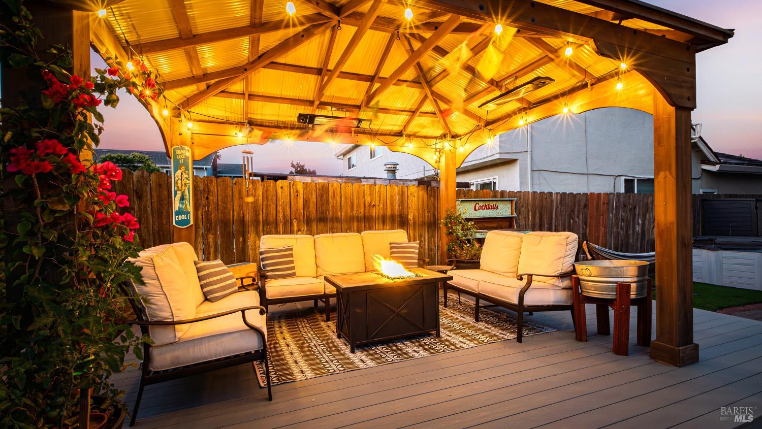 Detail Gallery Image 22 of 61 For 1711 Capistrano Dr, Petaluma,  CA 94954 - 6 Beds | 2/1 Baths