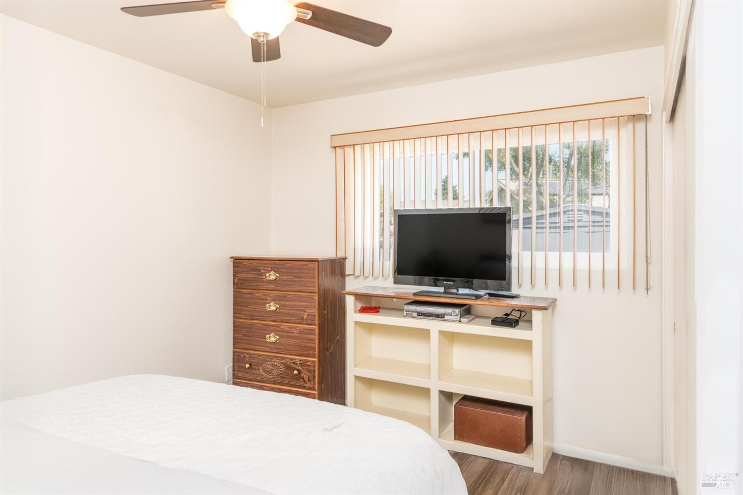 Detail Gallery Image 14 of 23 For 7 Pidgeon Ct, Petaluma,  CA 94952 - 3 Beds | 2 Baths