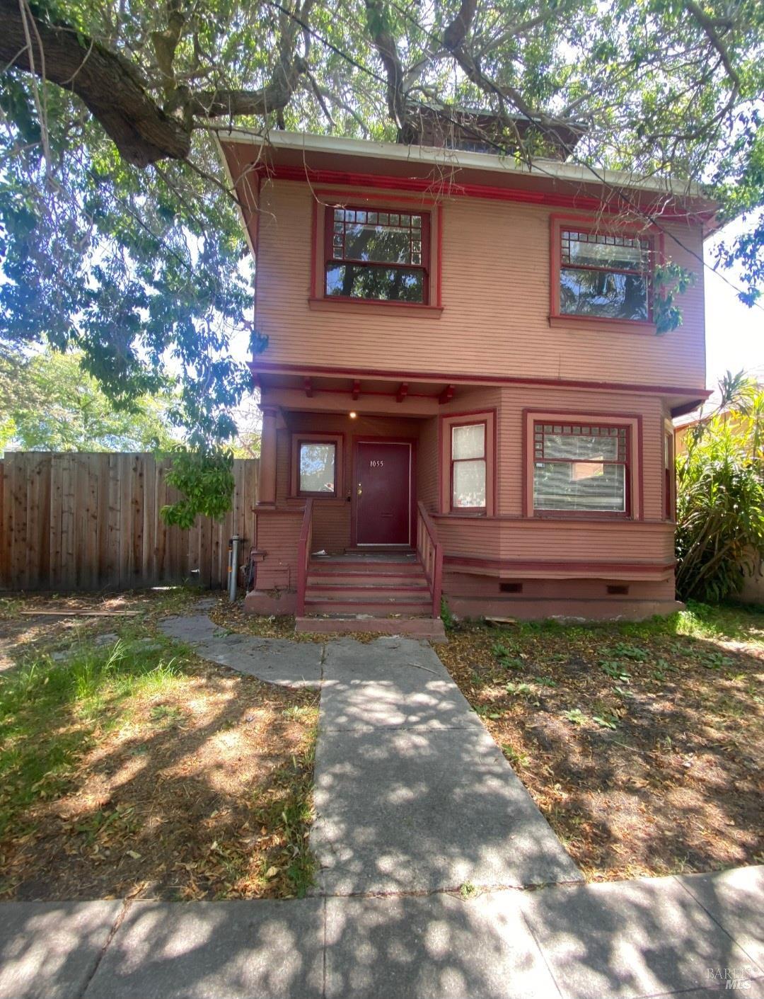 Detail Gallery Image 2 of 15 For 1055 56th St, Emeryville,  CA 94608 - 4 Beds | 2/1 Baths