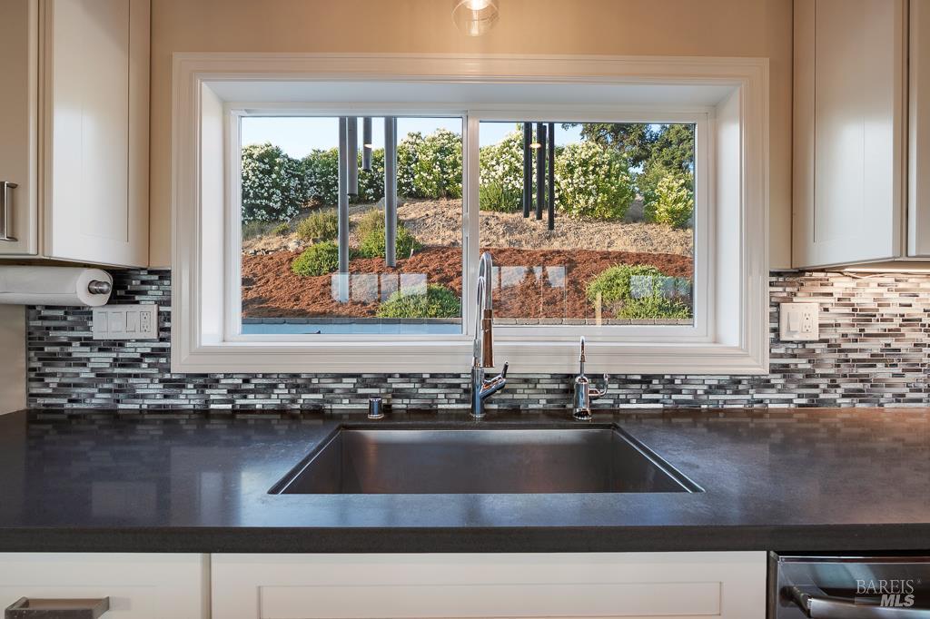 Detail Gallery Image 51 of 75 For 5560 Crystal Dr, Santa Rosa,  CA 95404 - 3 Beds | 2/1 Baths