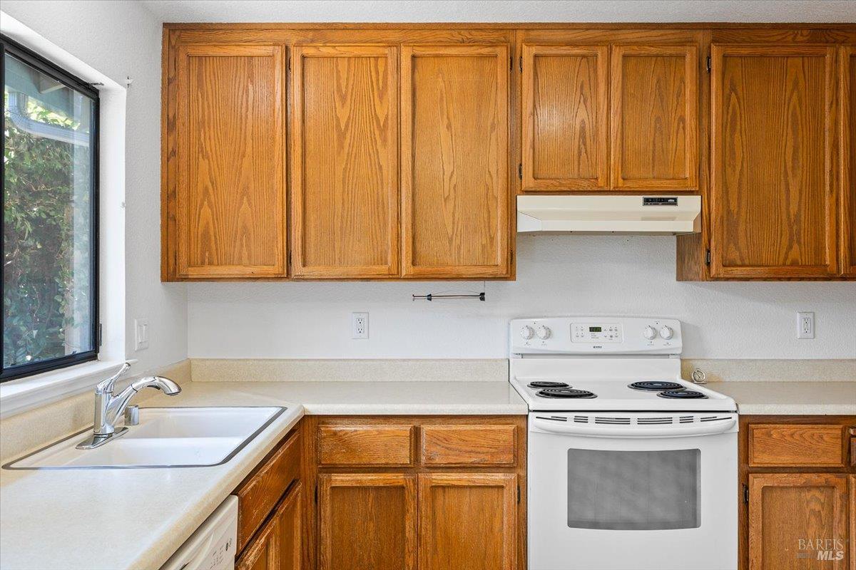 Detail Gallery Image 10 of 21 For 812 Quail Ct, Healdsburg,  CA 95448 - 2 Beds | 2 Baths