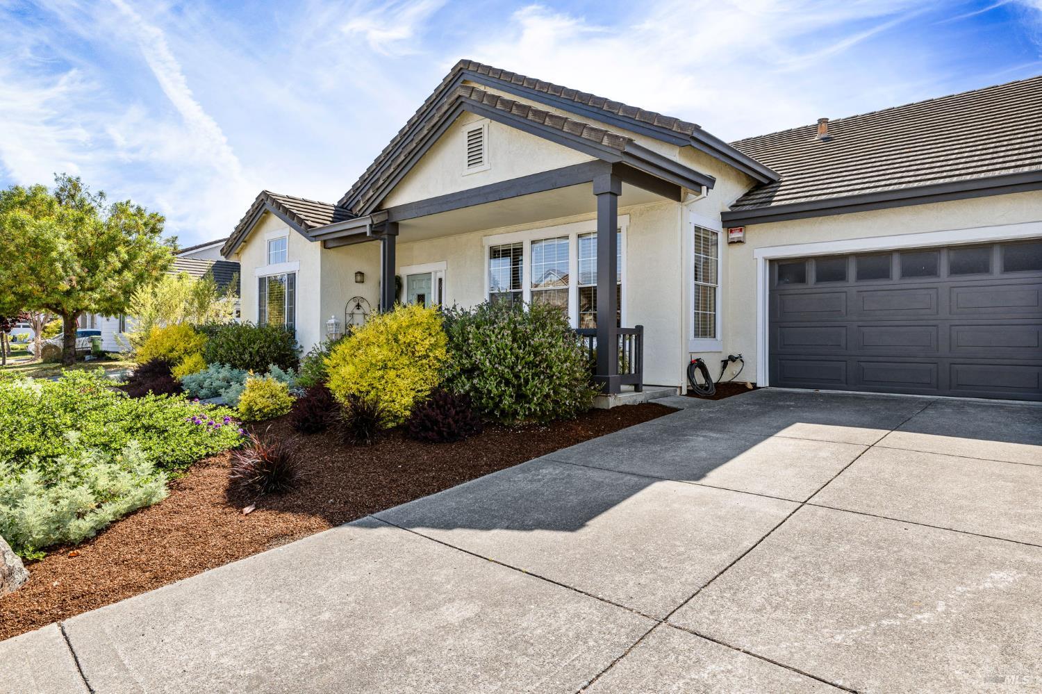 Detail Gallery Image 5 of 47 For 1628 Andover Way, Petaluma,  CA 94954 - 4 Beds | 2 Baths