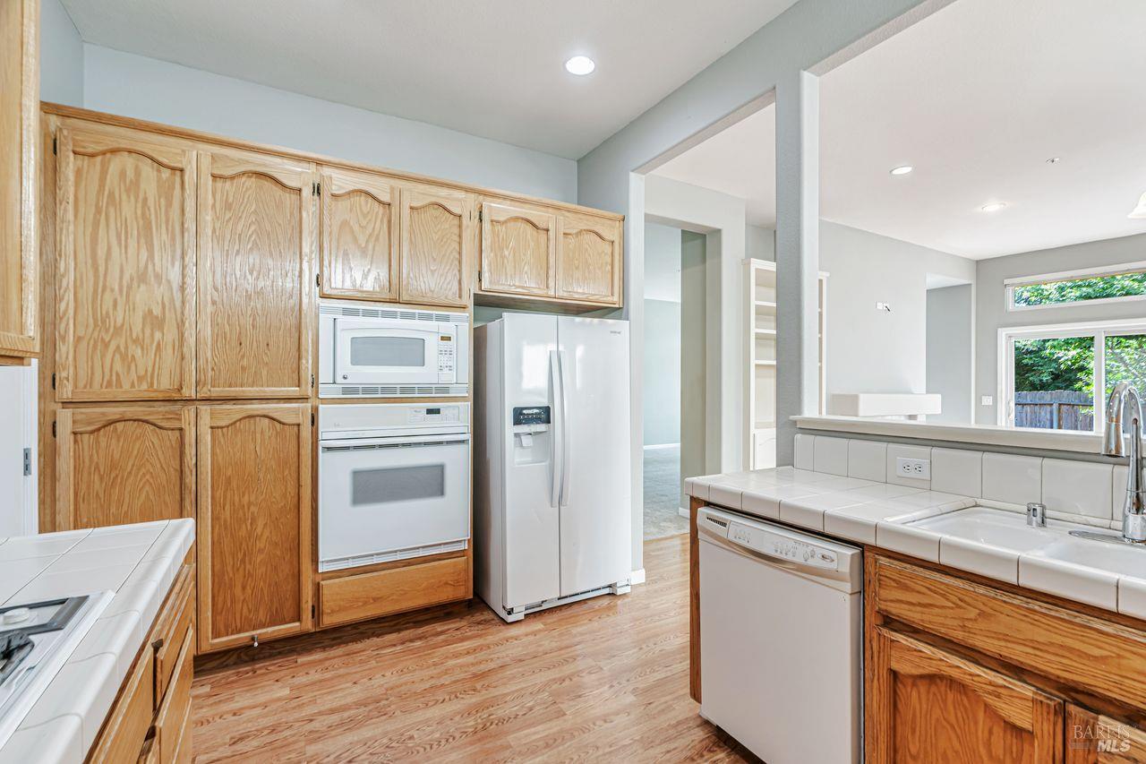 Detail Gallery Image 18 of 43 For 1705 Andover Way, Petaluma,  CA 94954 - 4 Beds | 2 Baths