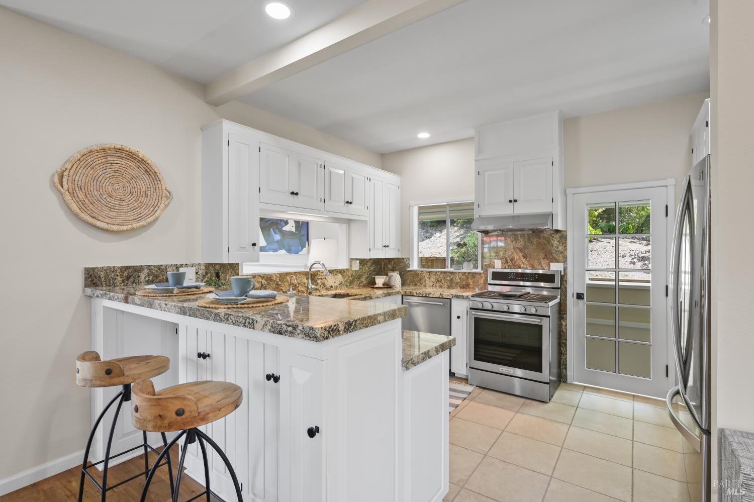 Detail Gallery Image 9 of 48 For 2547 Lewis Dr, Sebastopol,  CA 95472 - 3 Beds | 3 Baths