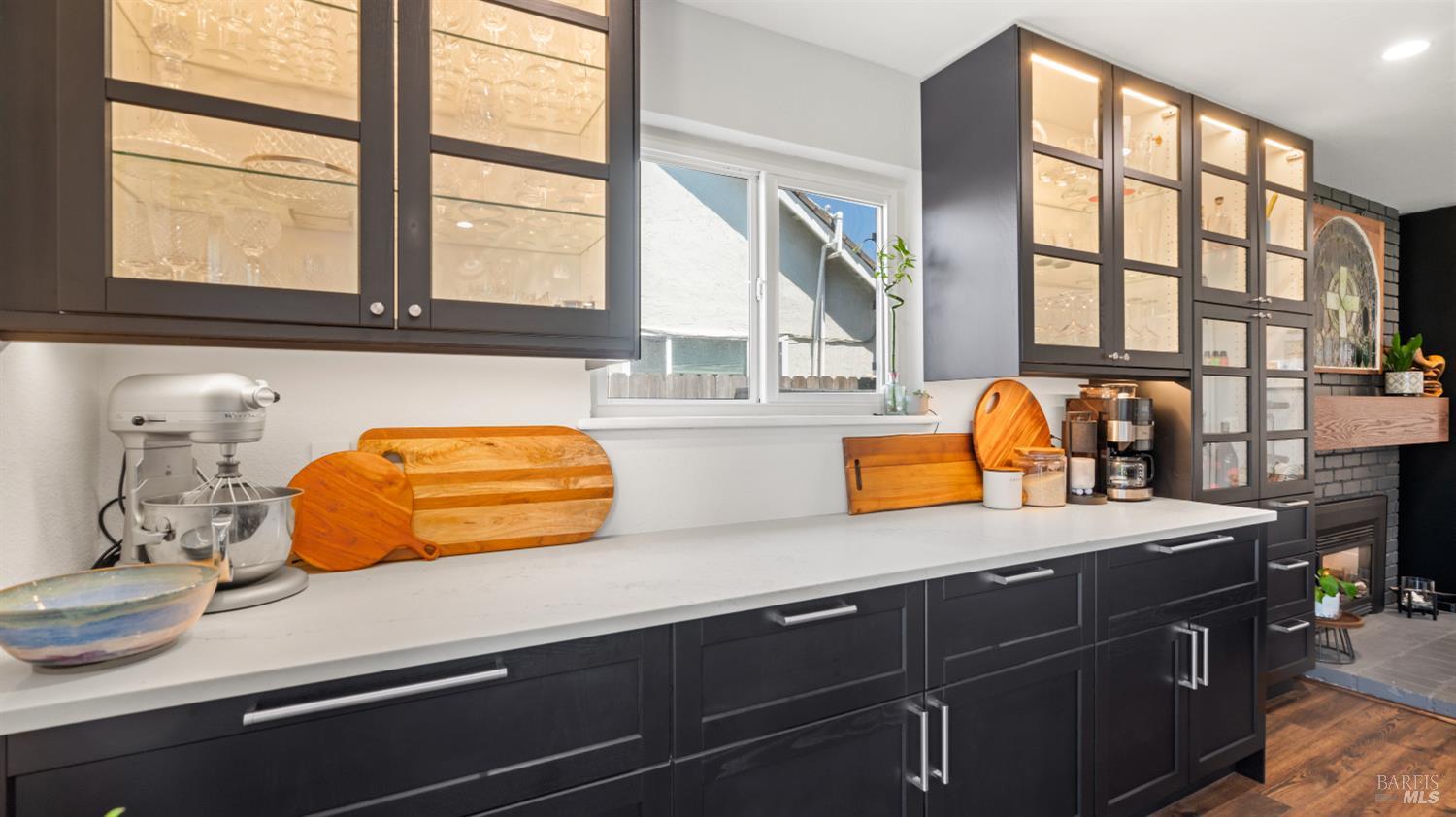 Detail Gallery Image 10 of 61 For 1711 Capistrano Dr, Petaluma,  CA 94954 - 6 Beds | 2/1 Baths