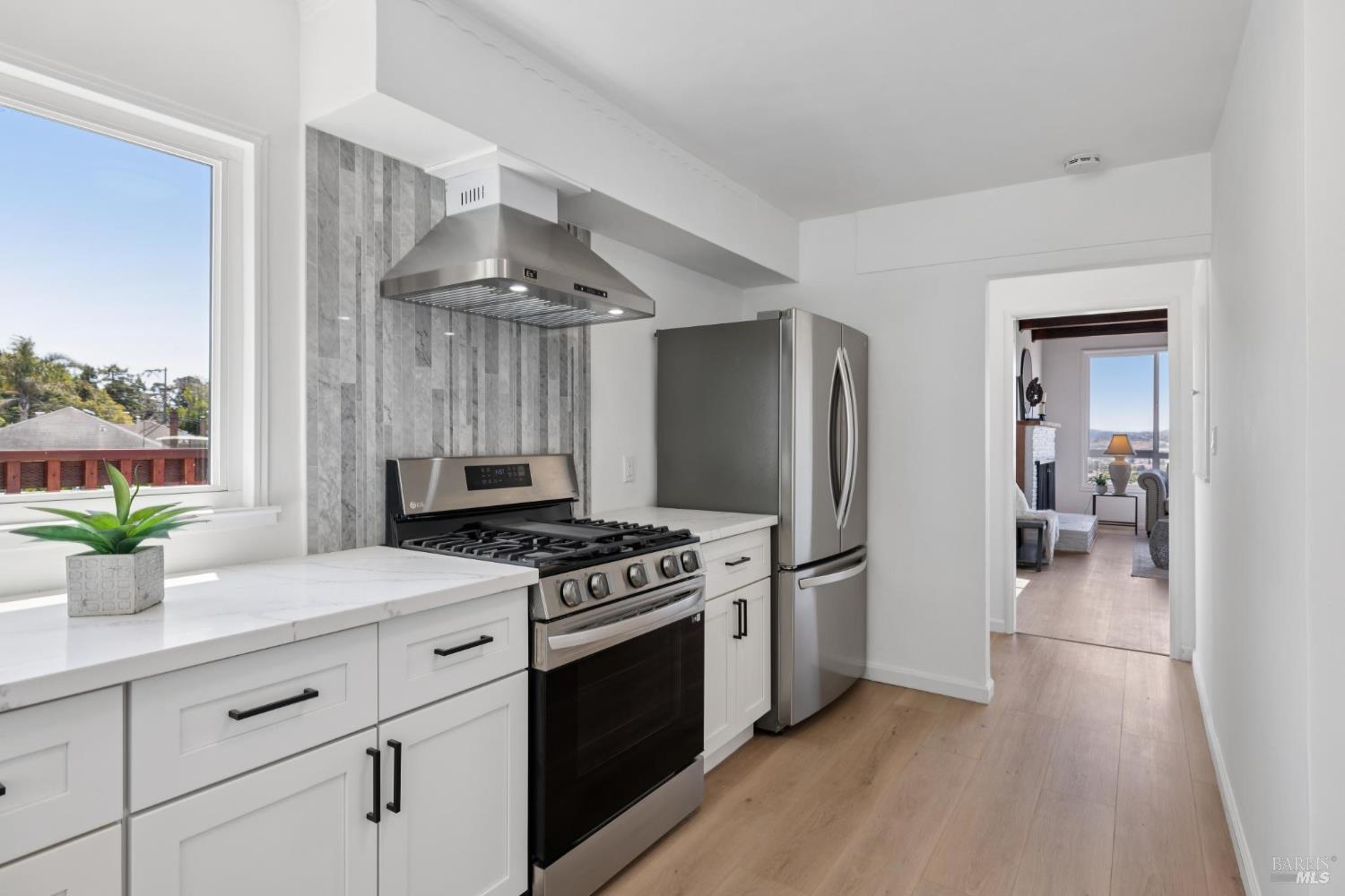 Detail Gallery Image 11 of 74 For 2437 Edwards Ave, El Cerrito,  CA 94530 - 6 Beds | 3/1 Baths
