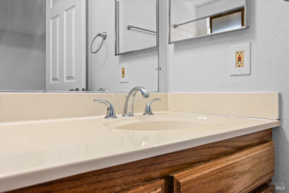 Detail Gallery Image 15 of 21 For 812 Quail Ct, Healdsburg,  CA 95448 - 2 Beds | 2 Baths