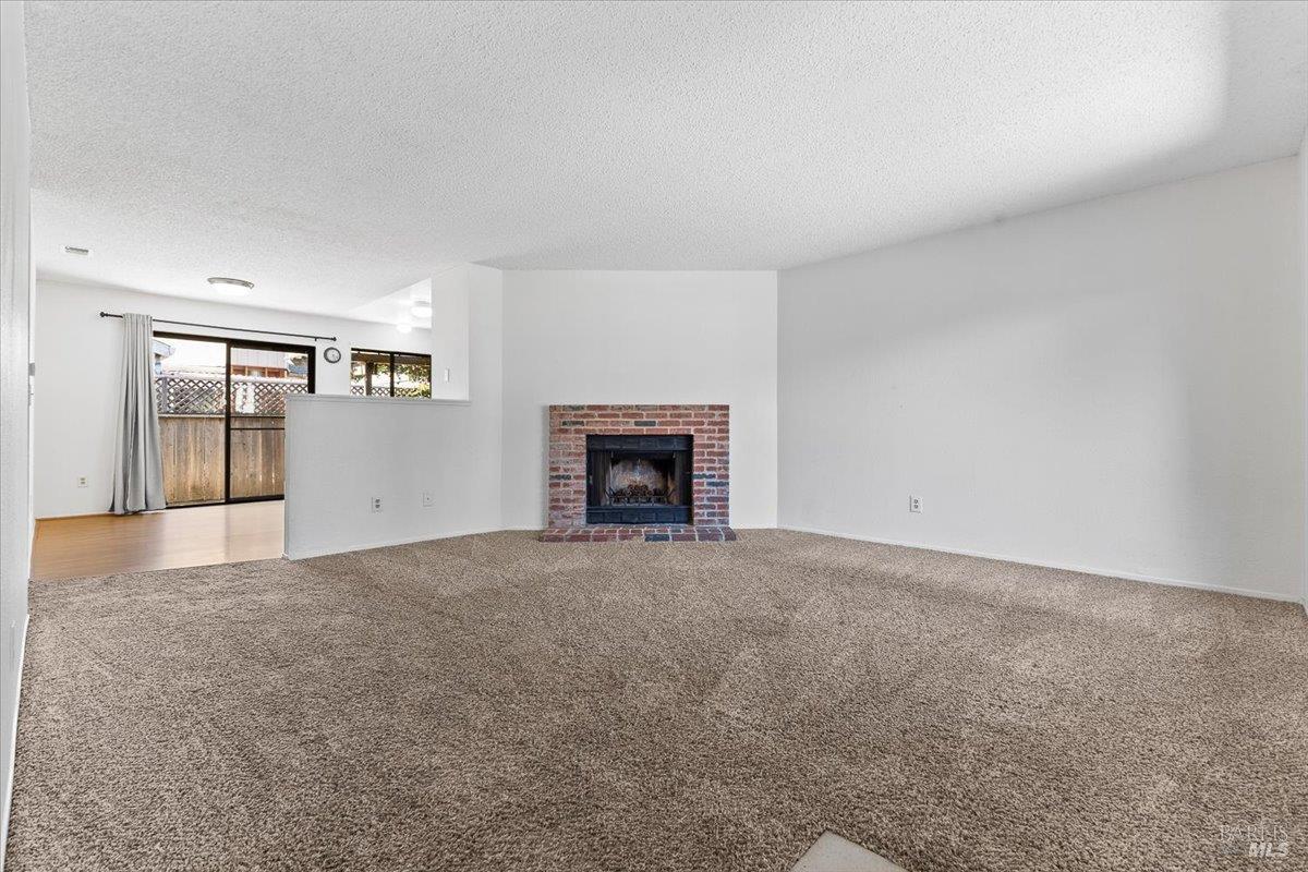 Detail Gallery Image 4 of 21 For 812 Quail Ct, Healdsburg,  CA 95448 - 2 Beds | 2 Baths