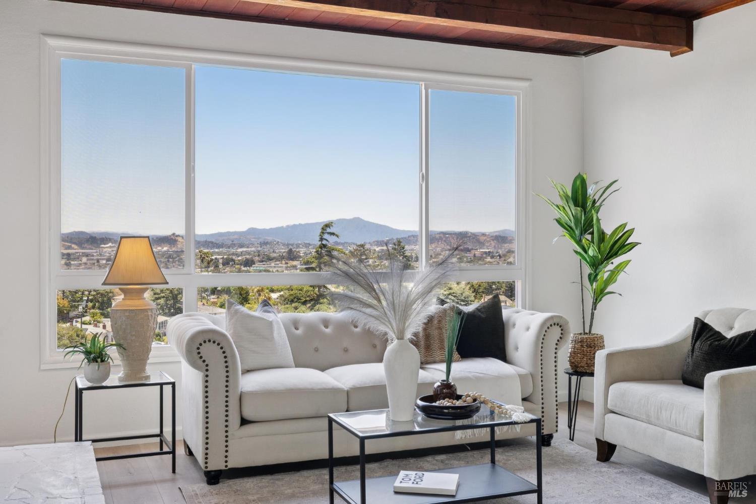 Detail Gallery Image 6 of 74 For 2437 Edwards Ave, El Cerrito,  CA 94530 - 6 Beds | 3/1 Baths