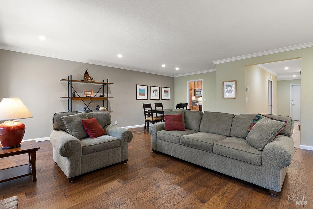 Detail Gallery Image 7 of 33 For 1774 Devonshire Dr, Benicia,  CA 94510 - 3 Beds | 2/1 Baths