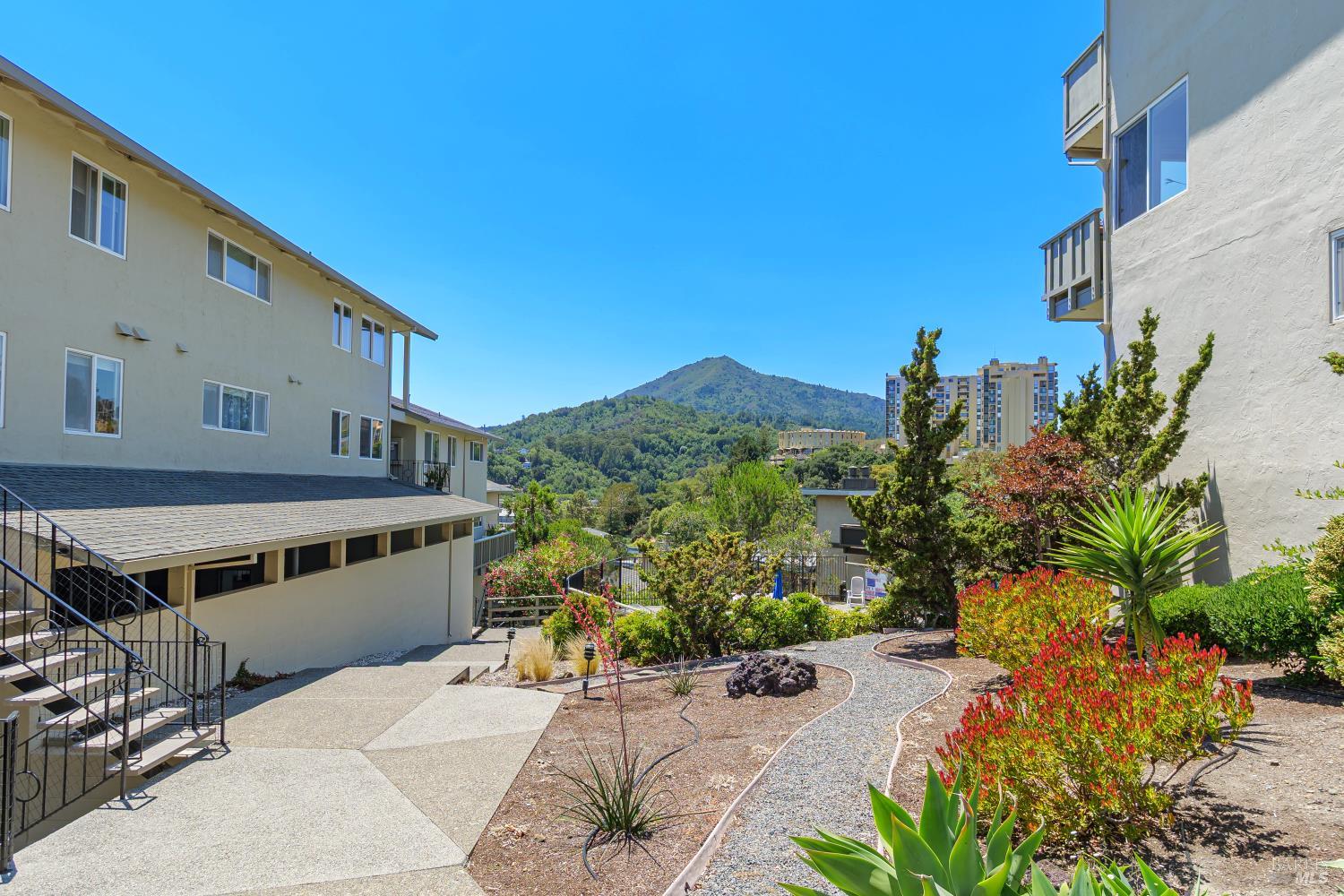 Detail Gallery Image 5 of 30 For 175 Upper via Casitas Way #2,  Greenbrae,  CA 94904 - 2 Beds | 2 Baths