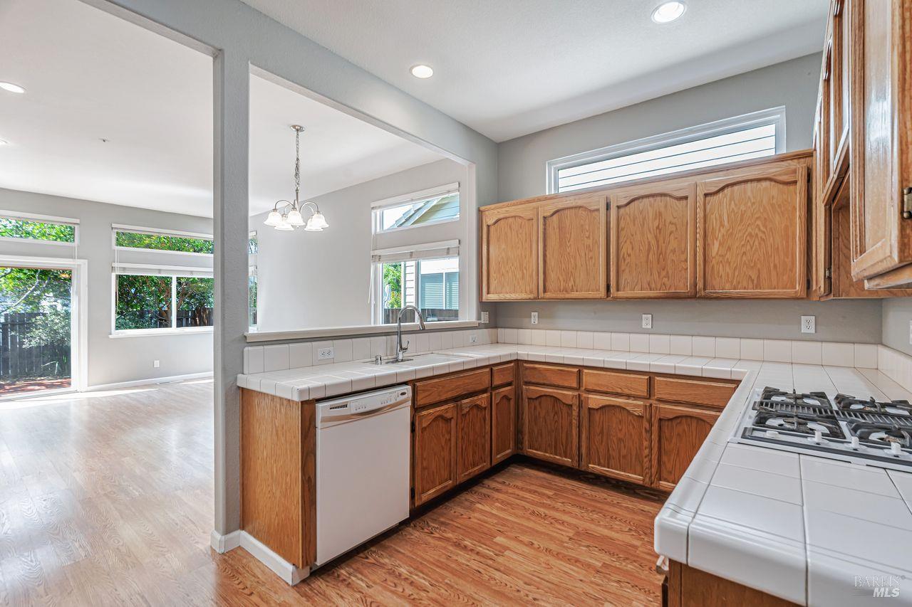 Detail Gallery Image 17 of 43 For 1705 Andover Way, Petaluma,  CA 94954 - 4 Beds | 2 Baths