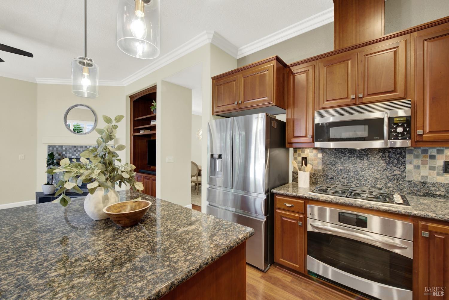 Detail Gallery Image 32 of 77 For 949 Lancaster St, Vacaville,  CA 95687 - 4 Beds | 2 Baths