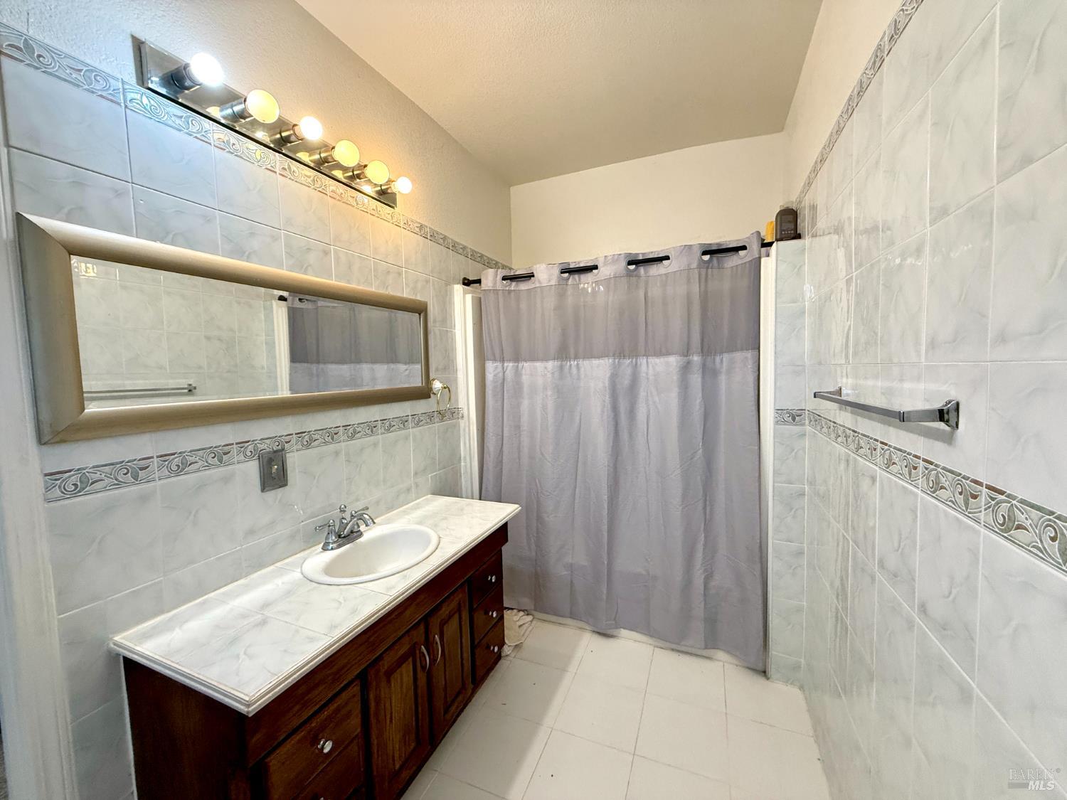 Detail Gallery Image 15 of 16 For 1101 Burbank Ave, Santa Rosa,  CA 95407 - 3 Beds | 2/1 Baths