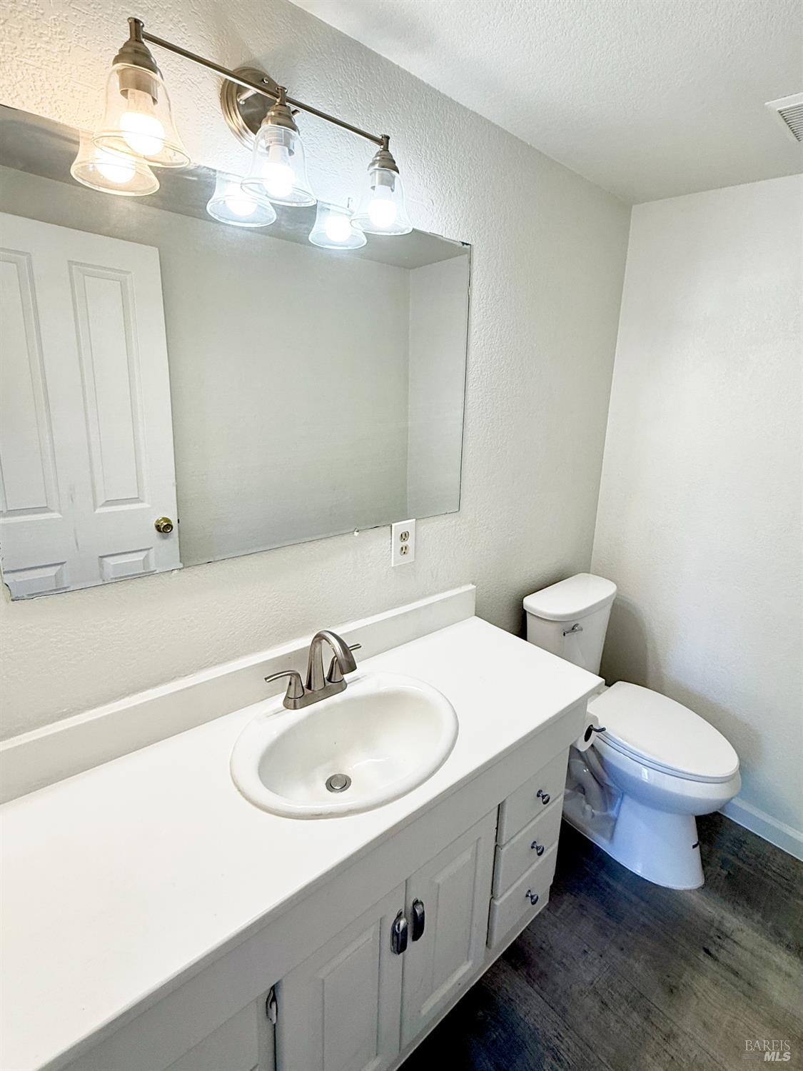 Detail Gallery Image 13 of 16 For 1101 Burbank Ave, Santa Rosa,  CA 95407 - 3 Beds | 2/1 Baths