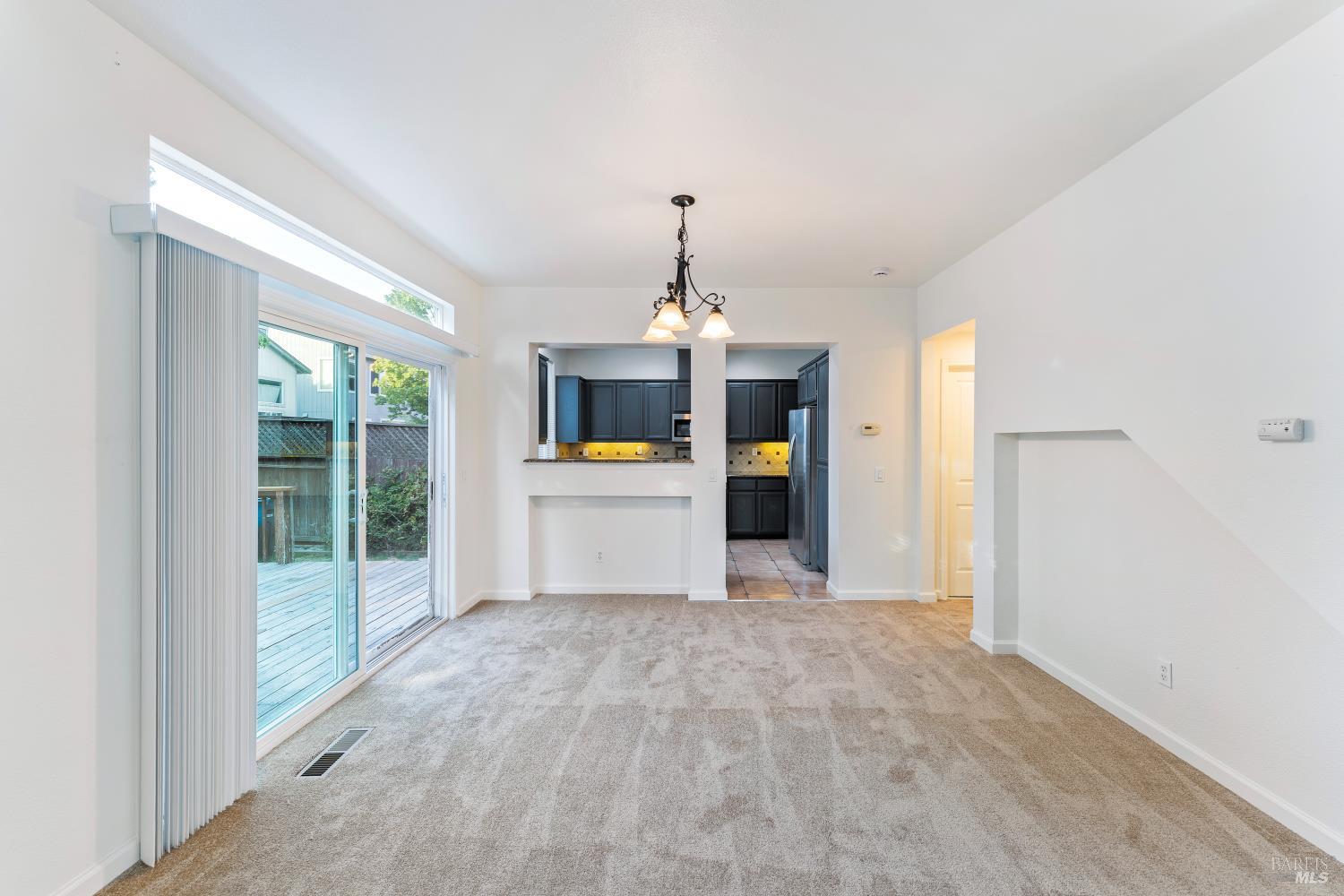 Detail Gallery Image 9 of 31 For 1220 Marque Dr, Rohnert Park,  CA 94928 - 3 Beds | 2/1 Baths