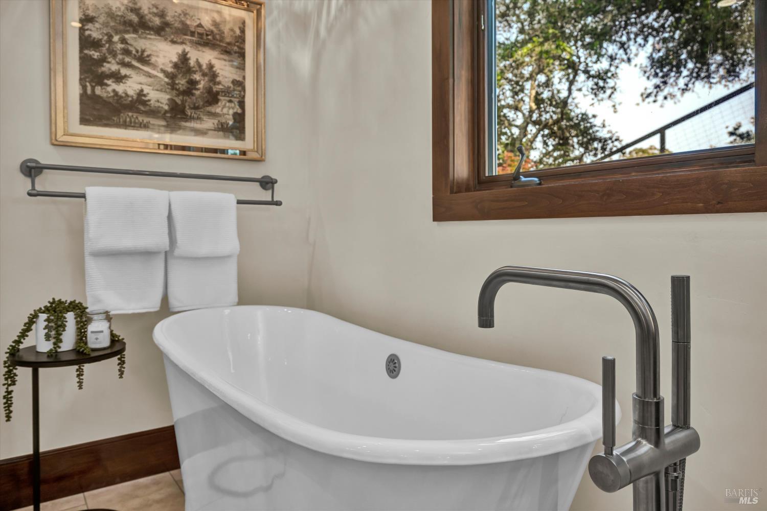 Detail Gallery Image 32 of 57 For 231 Poppy Hill Dr, Healdsburg,  CA 95448 - 4 Beds | 3/1 Baths