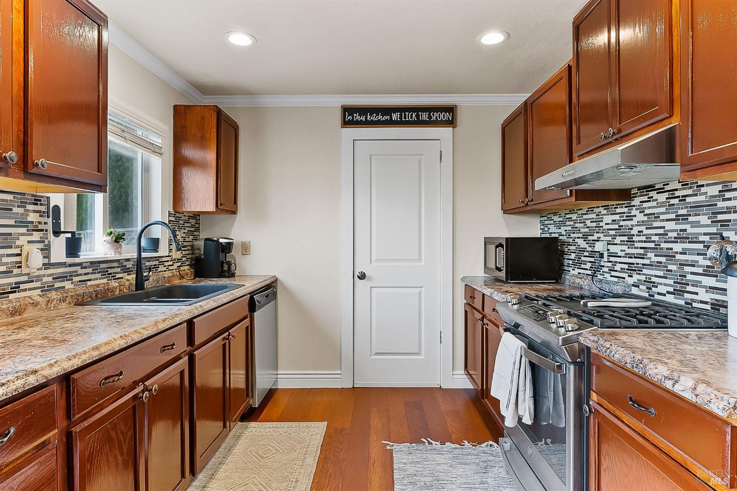 Detail Gallery Image 11 of 33 For 43 Linda Vista St, Benicia,  CA 94510 - 2 Beds | 1 Baths