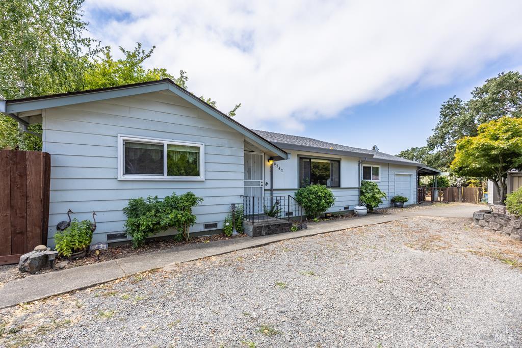 Detail Gallery Image 1 of 16 For 8547 Old Redwood Hwy, Windsor,  CA 95492 - 3 Beds | 2 Baths