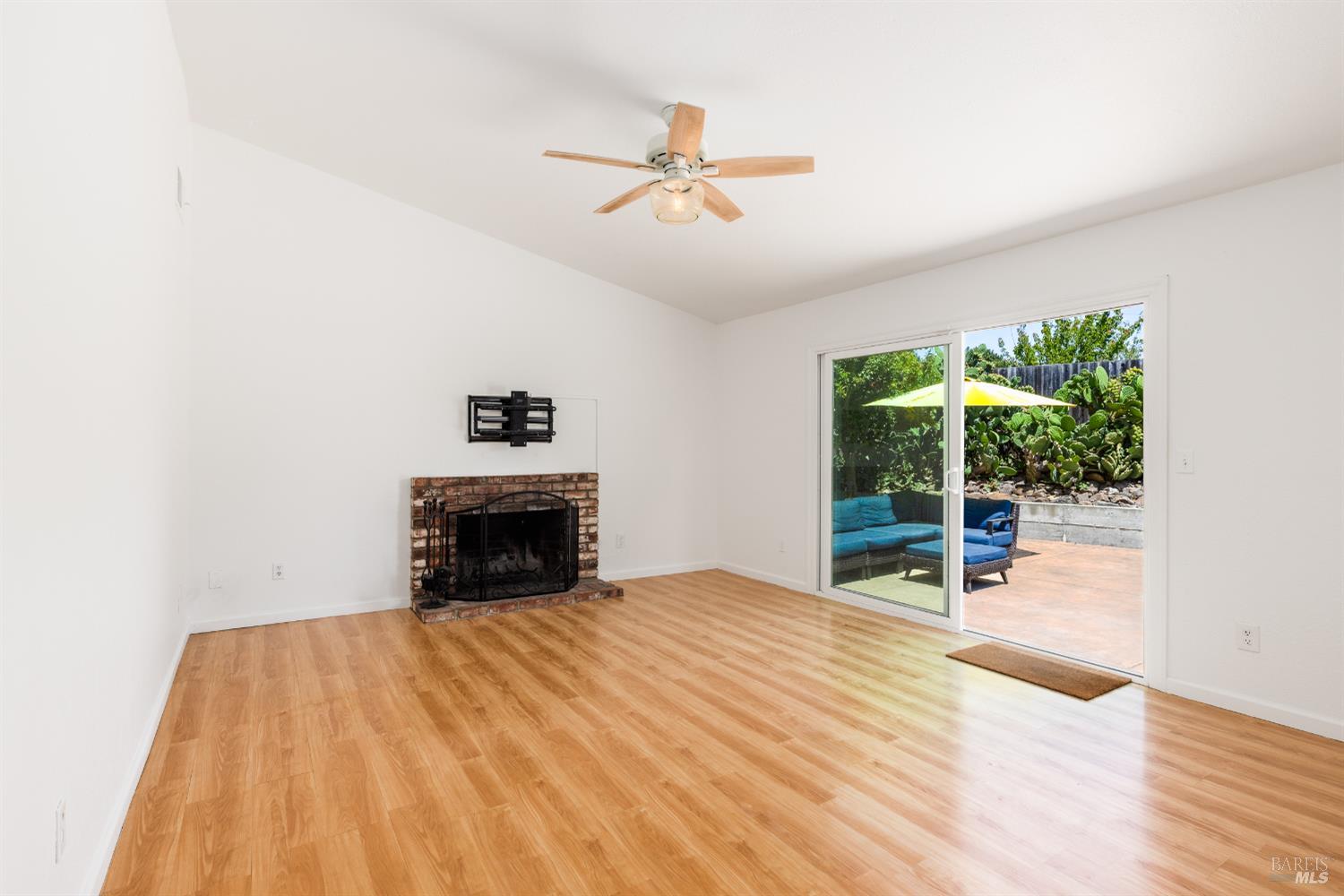 Detail Gallery Image 8 of 19 For 1523 Wimbledon Ct, Santa Rosa,  CA 95401 - 4 Beds | 2 Baths