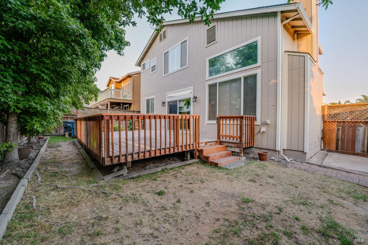 Detail Gallery Image 30 of 31 For 1220 Marque Dr, Rohnert Park,  CA 94928 - 3 Beds | 2/1 Baths