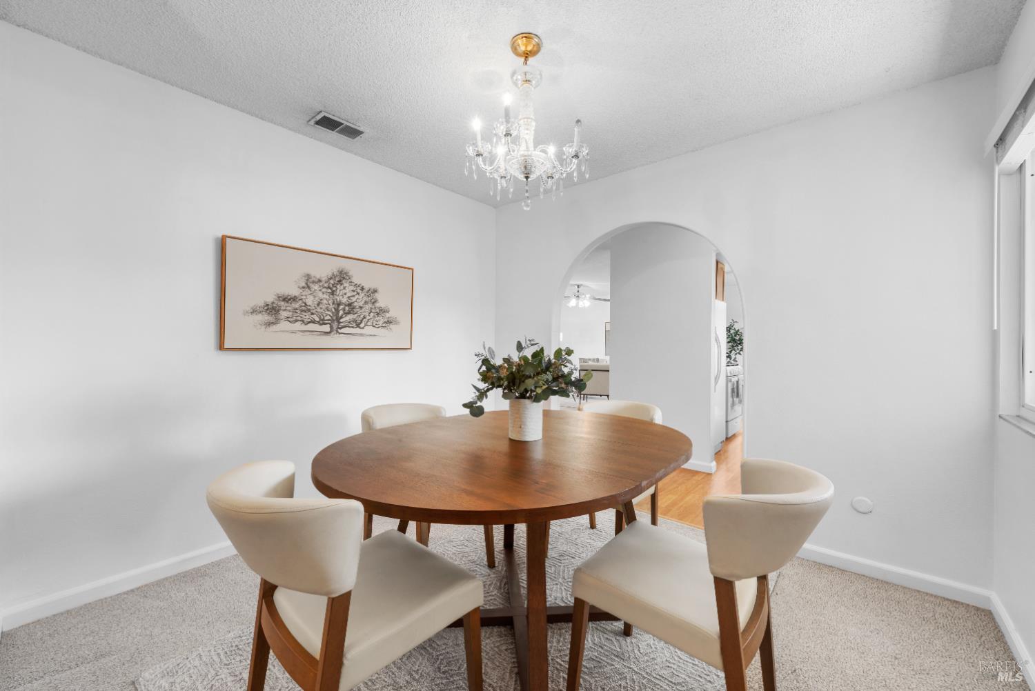 Detail Gallery Image 3 of 20 For 1313 Saint Francis Dr, Petaluma,  CA 94954 - 3 Beds | 2 Baths