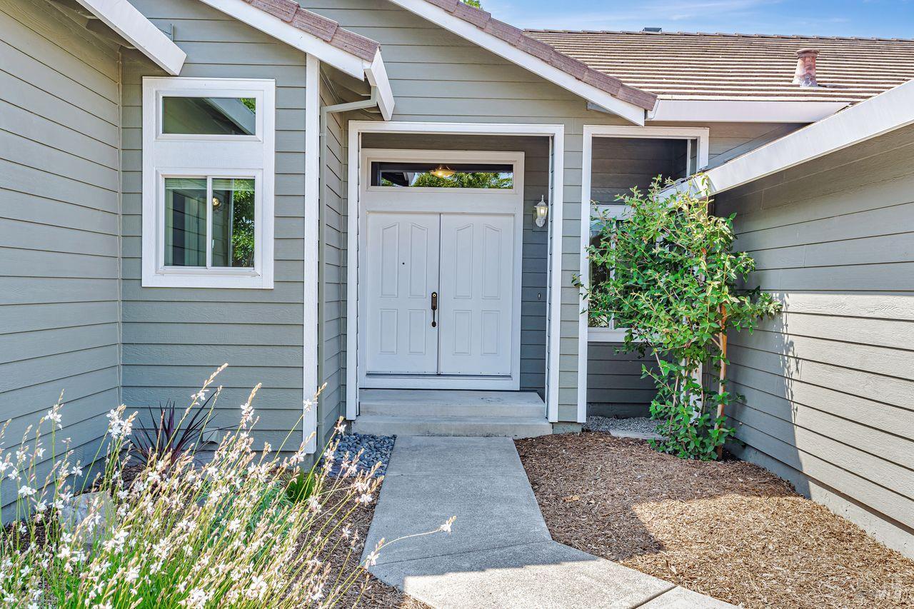 Detail Gallery Image 5 of 43 For 1705 Andover Way, Petaluma,  CA 94954 - 4 Beds | 2 Baths