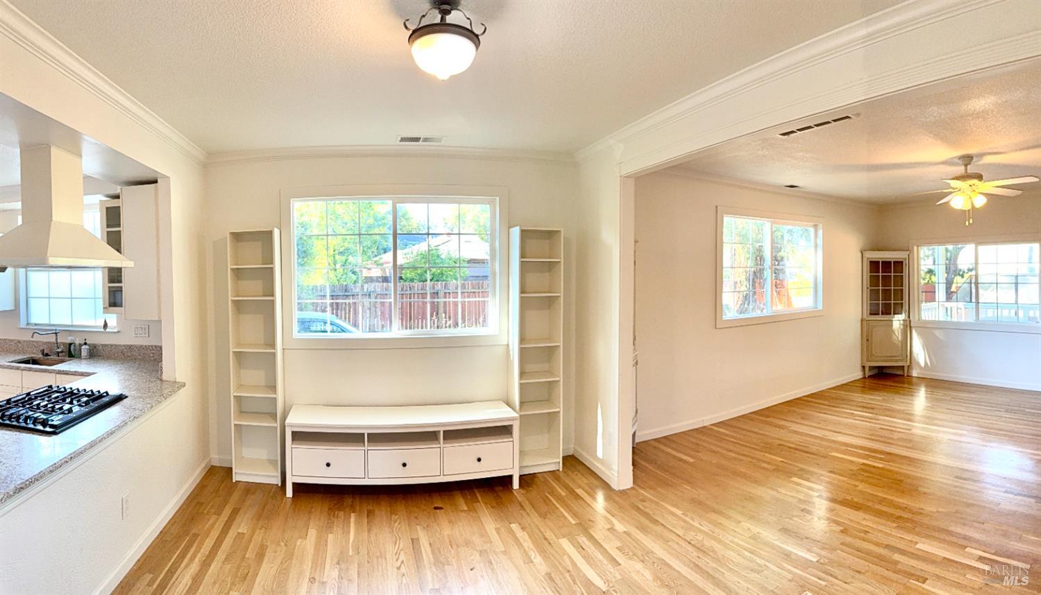 Detail Gallery Image 4 of 16 For 1101 Burbank Ave, Santa Rosa,  CA 95407 - 3 Beds | 2/1 Baths