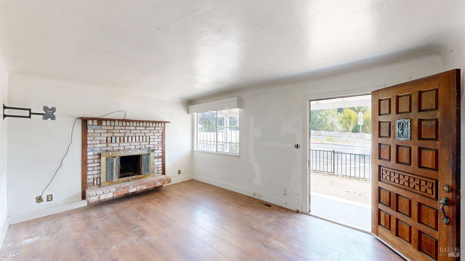 Detail Gallery Image 2 of 22 For 87 Front St, Healdsburg,  CA 95448 - 3 Beds | 2 Baths