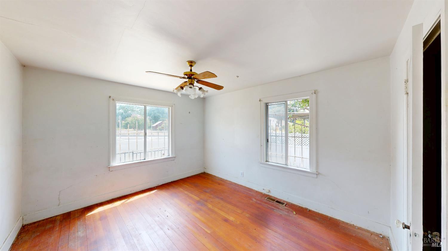 Detail Gallery Image 13 of 22 For 87 Front St, Healdsburg,  CA 95448 - 3 Beds | 2 Baths
