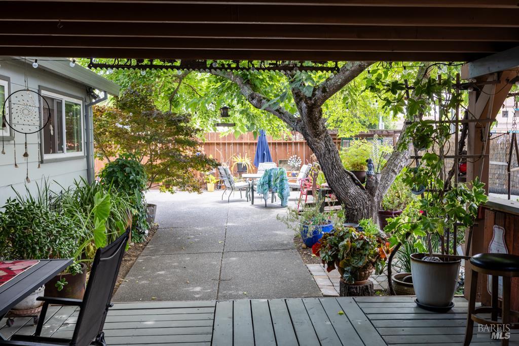 Detail Gallery Image 9 of 16 For 8547 Old Redwood Hwy, Windsor,  CA 95492 - 3 Beds | 2 Baths