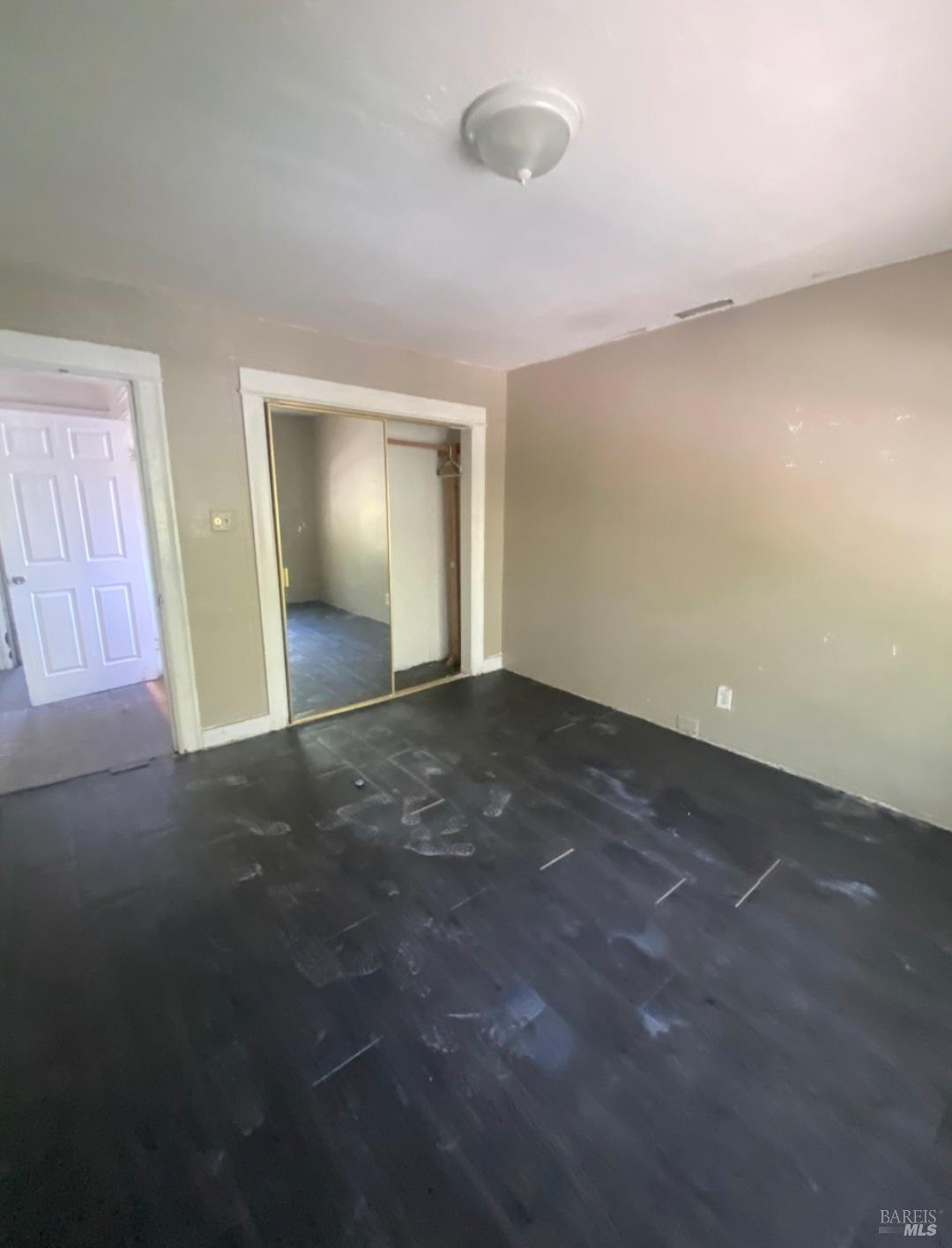 Detail Gallery Image 10 of 15 For 1055 56th St, Emeryville,  CA 94608 - 4 Beds | 2/1 Baths
