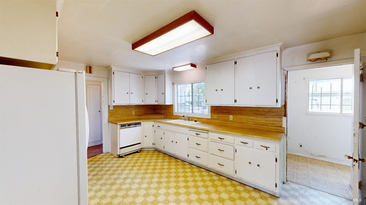 Detail Gallery Image 9 of 22 For 87 Front St, Healdsburg,  CA 95448 - 3 Beds | 2 Baths