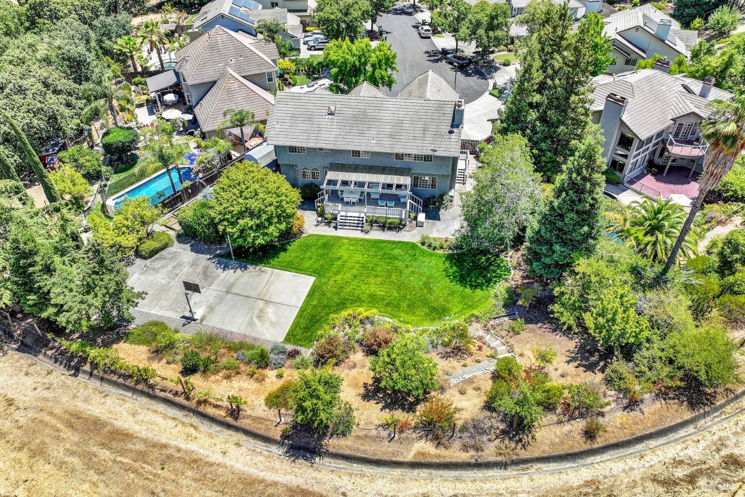 Detail Gallery Image 7 of 71 For 3560 Crownridge Ct, Fairfield,  CA 94534 - 5 Beds | 4 Baths