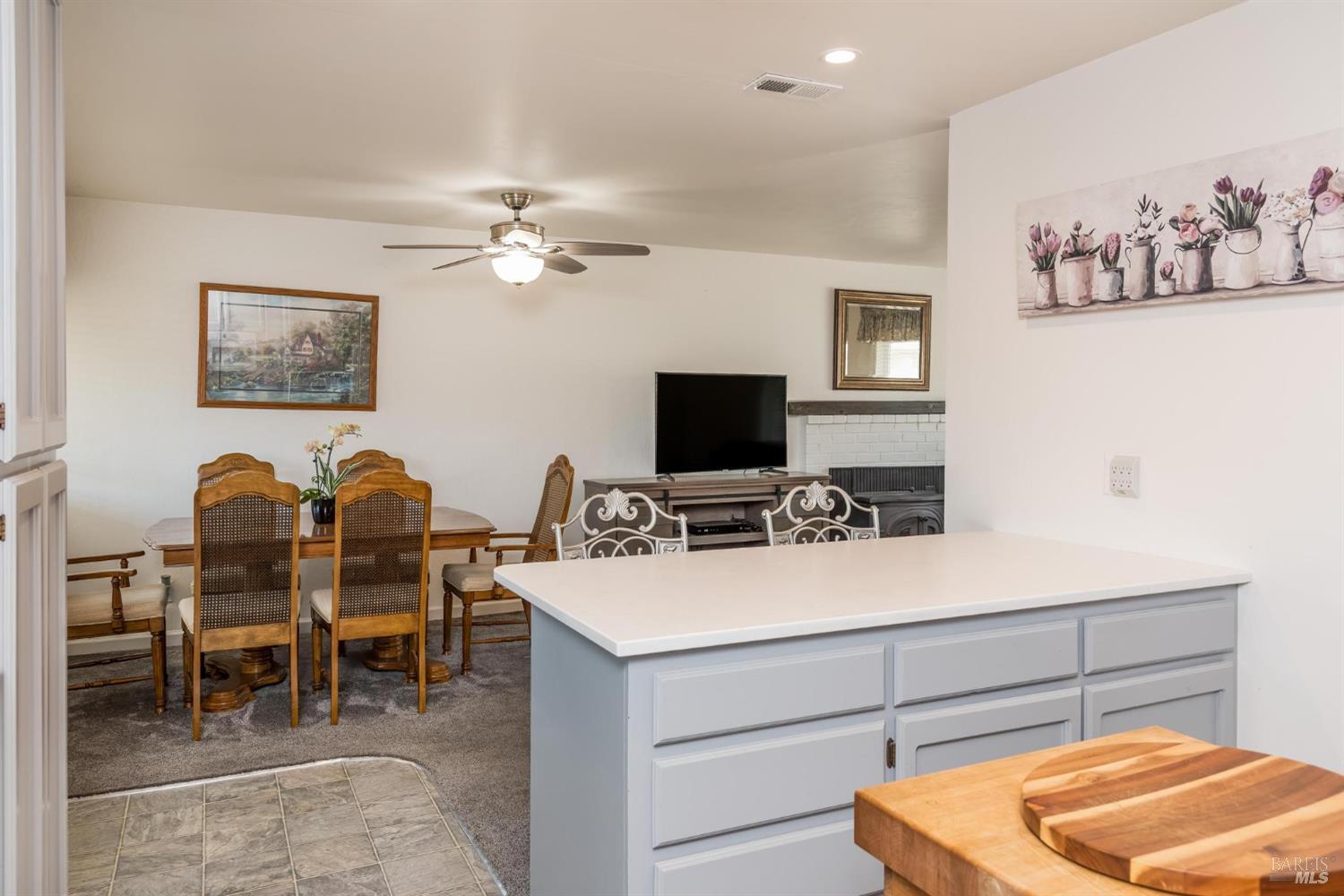 Detail Gallery Image 10 of 23 For 7 Pidgeon Ct, Petaluma,  CA 94952 - 3 Beds | 2 Baths