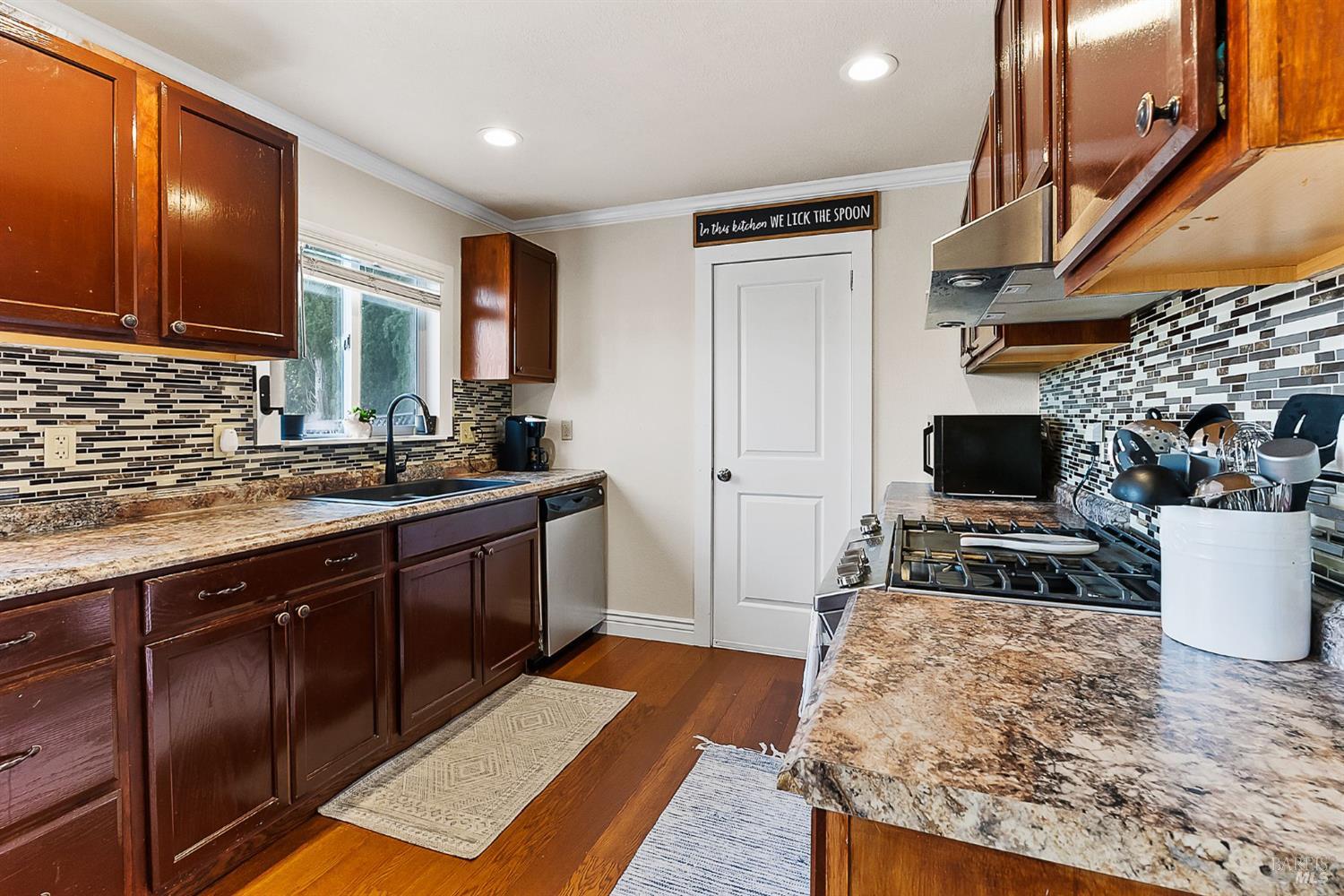 Detail Gallery Image 9 of 33 For 43 Linda Vista St, Benicia,  CA 94510 - 2 Beds | 1 Baths