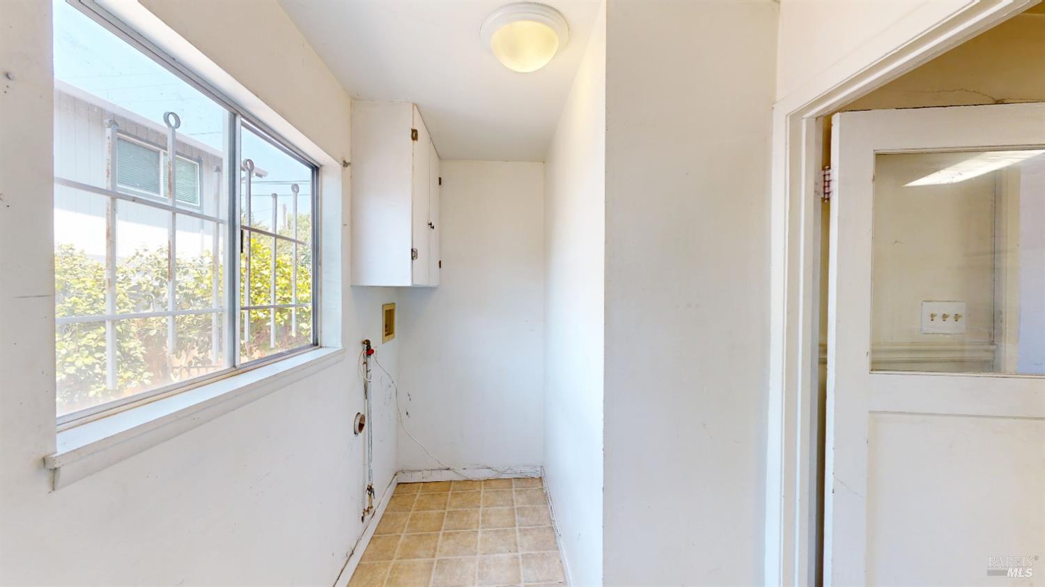 Detail Gallery Image 10 of 22 For 87 Front St, Healdsburg,  CA 95448 - 3 Beds | 2 Baths