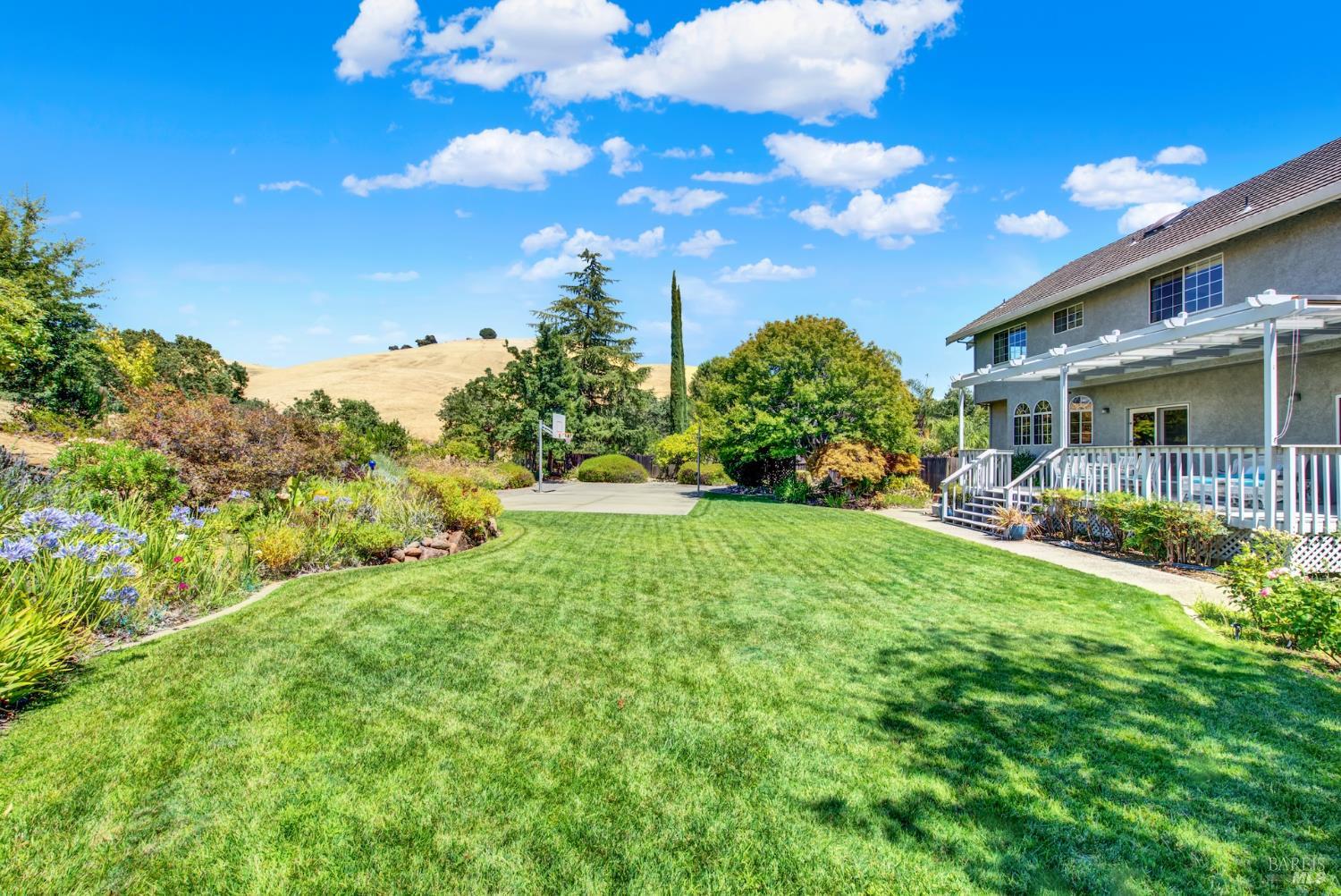 Detail Gallery Image 2 of 71 For 3560 Crownridge Ct, Fairfield,  CA 94534 - 5 Beds | 4 Baths