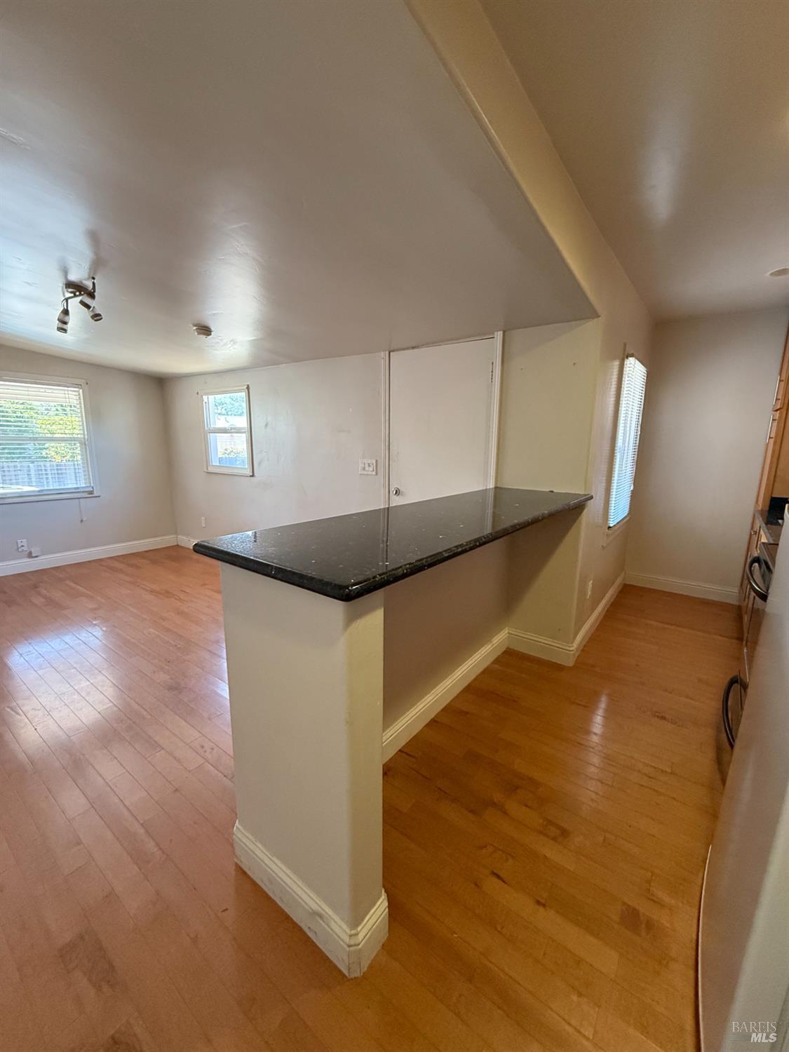Detail Gallery Image 3 of 23 For 1125 E 5th St a,  Benicia,  CA 94510 - – Beds | – Baths